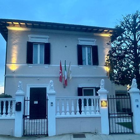 Four Lions Villa Guesthouse Pisa Buitenkant foto