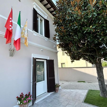 Four Lions Villa Guesthouse Pisa Buitenkant foto