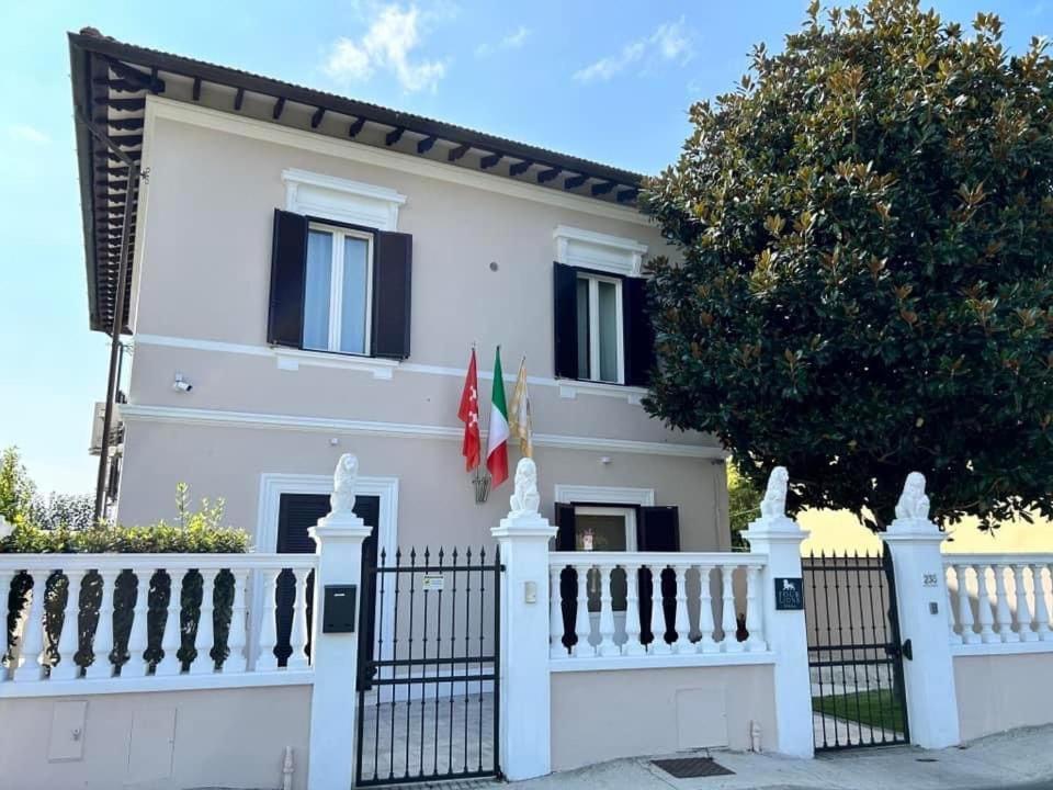 Four Lions Villa Guesthouse Pisa Buitenkant foto